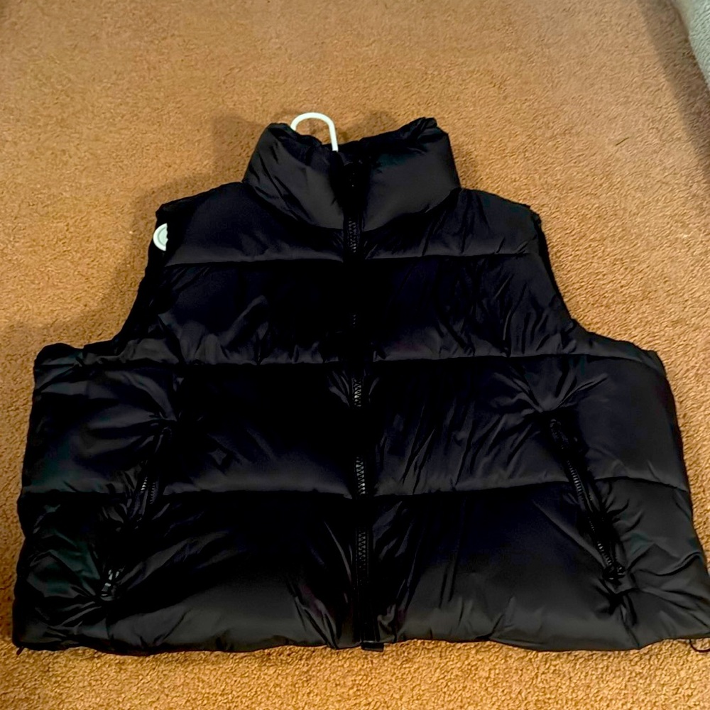Black cropped puffer vest